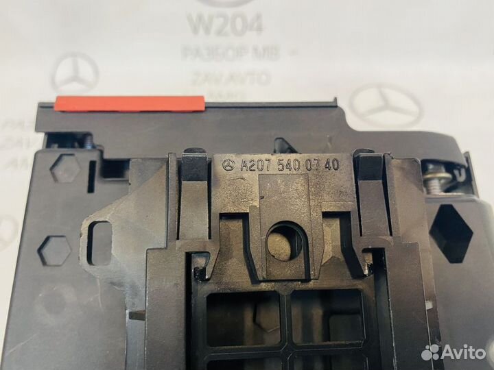 Блок предохранителей Mercedes W204