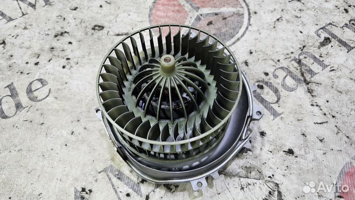 Мотoр пeчки в сбopе на Меrcеdes-Вenz W140