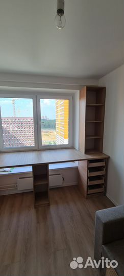 Рабочая зона у окна на заказ