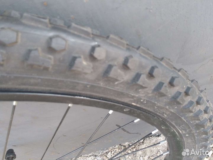 Резина на колесо велосипеда 26