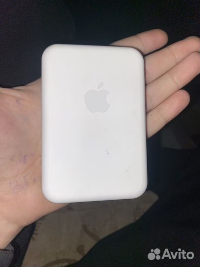 Повербанк apple