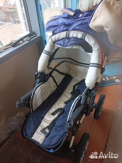 Прогулочная коляска с надувными колесами