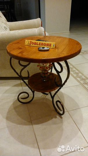 Кованный деревянный журнальный столик