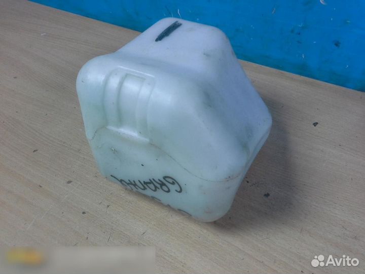Бачок омывателя лобового стекла VAZ LADA Granta 20