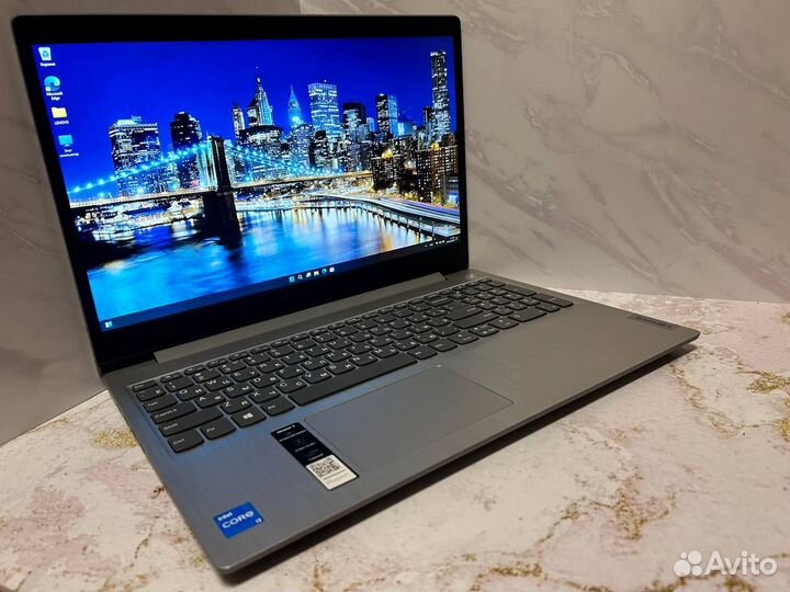Шустрый ноутбук Lenovo Core 11th/Full HD/SSD