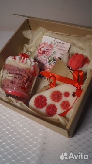 Подарочный набор для женщин на 8 марта свечи