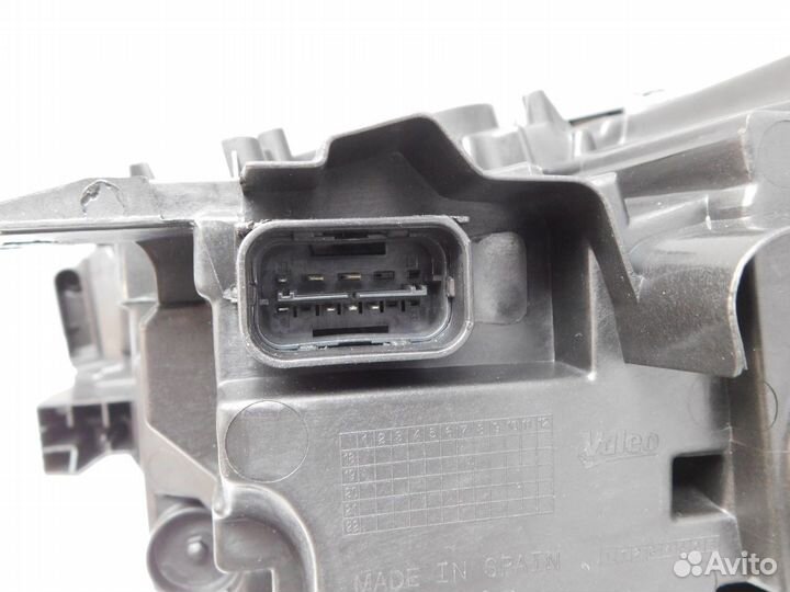 Фара правая BMW X1