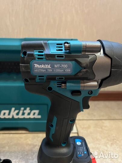 Гайковерт Makita аккумуляторный 700Hm + головки