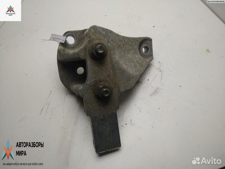 Кронштейн кпп Ford Fiesta 6 2010 1751718