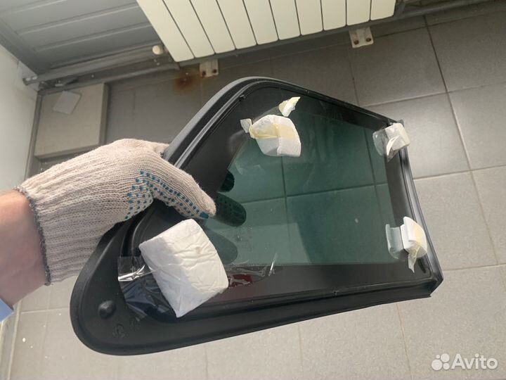 Стекло (форточка) на mazda