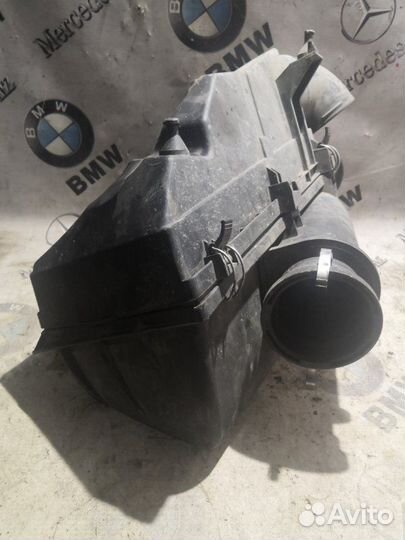 Корпус воздушного фильтра Mercedes-Benz E-Class