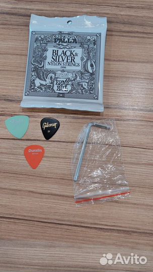 Классическая гитара + чехол + Д.струны + медиаторы