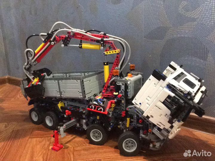 Lego Technic 42043 пневматический
