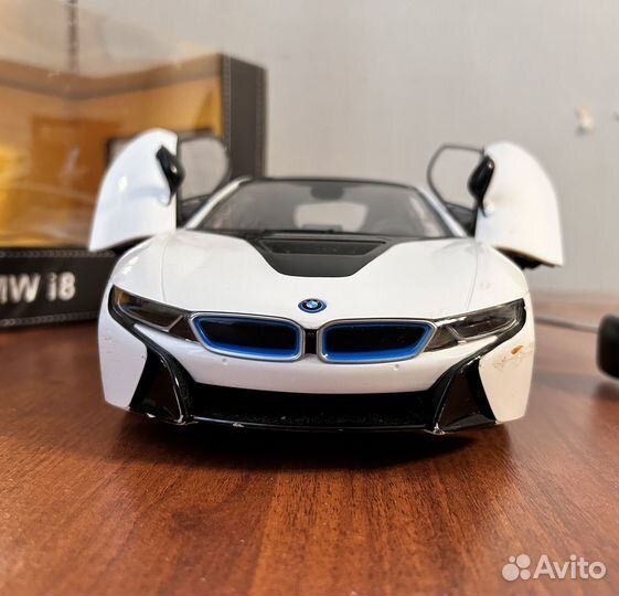 Радиоуправляемая машинка BMW i8