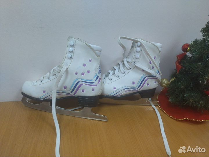 Коньки фигурные, р-р 33