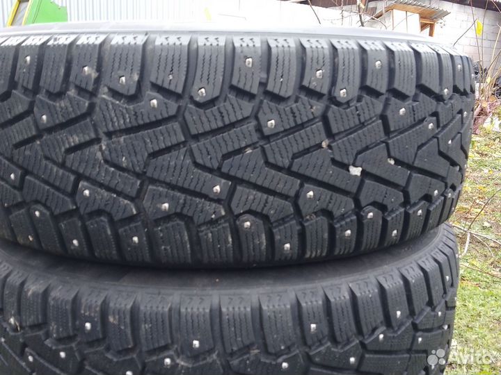 Pirelli Ice Zero 215/65 R16