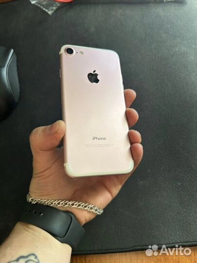 Телефон iPhone 7