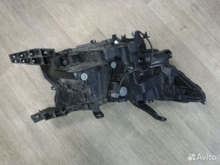 Фара левая №19 Toyota Land Cruiser Prado 150 2019