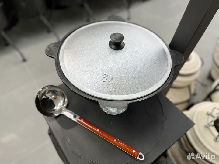 Казан чугунный 8 литров с половником