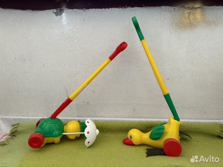 Игрушка каталка с ручкой