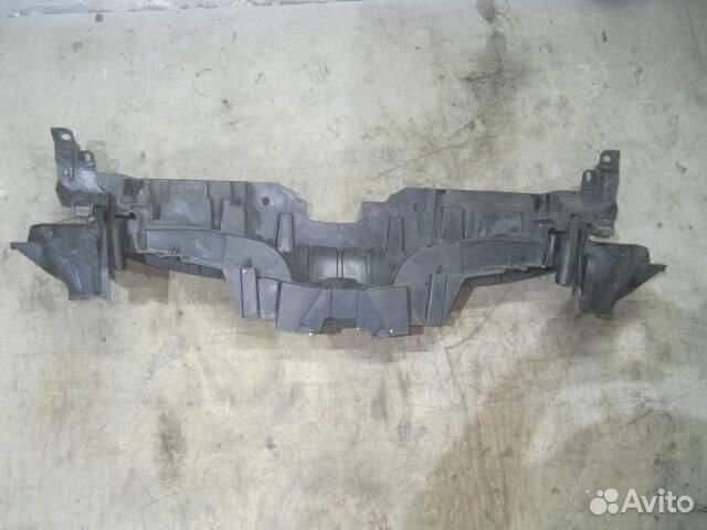 Кронштейн переднего бампера центральный от Mazda