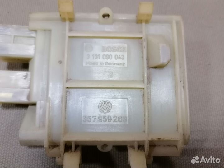 Резистор реостат печки Volkswagen Passat B3 1990