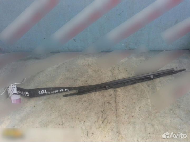 Поводок стеклоочистителя передний правый Kia Cerat