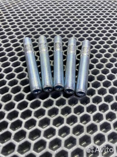 Колесные шпильки