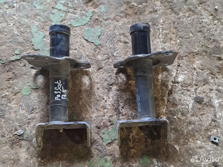 Кронштейн усилителя бампера переднего Passat B5