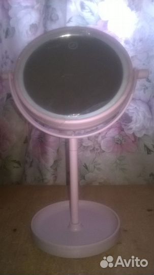 Настольное зеркало для макияжа с подсветкой