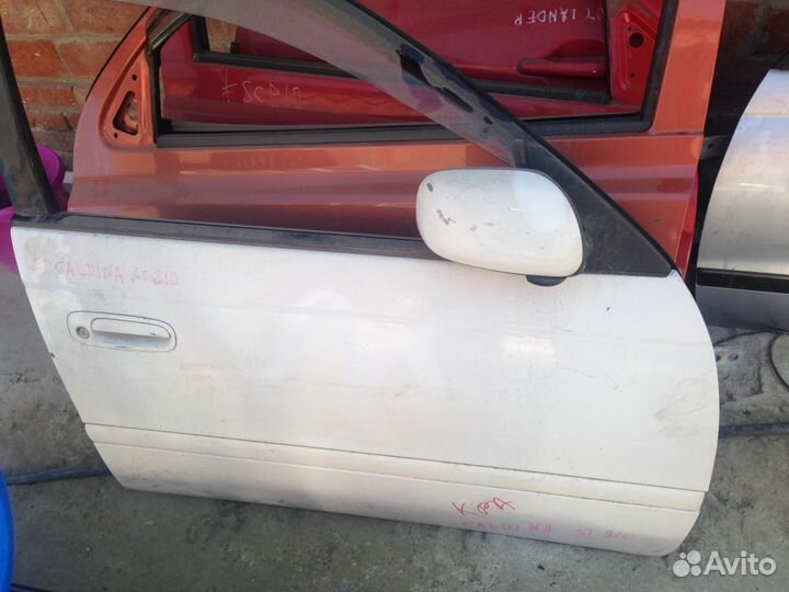 Toyota Caldina 210 дверь правая передняя