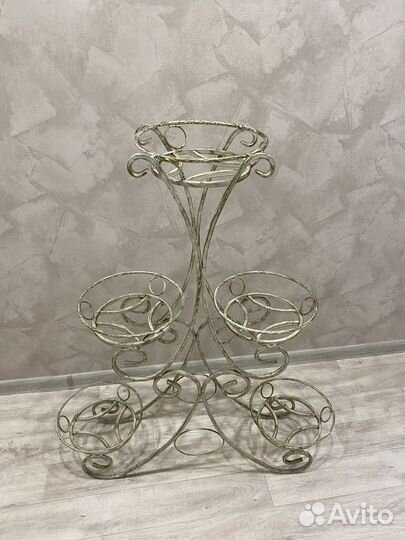 Подставка для цветов металлическая