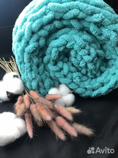 Плед из ализе пуффи ручная работа
