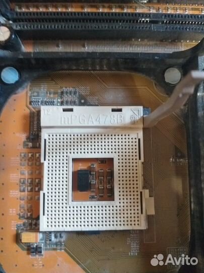 Материнская плата с процессором и памятью