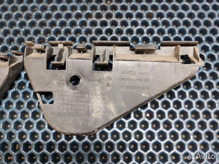 Кронштейн заднего бампера Peugeot 307