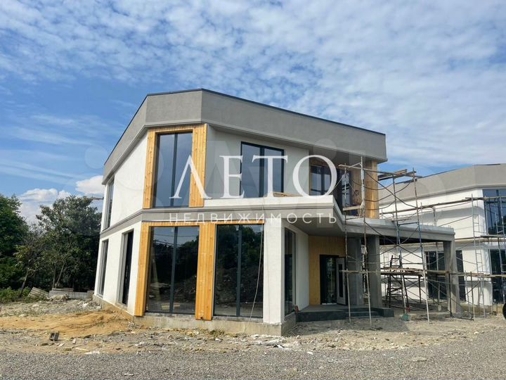 Коттедж 245 м² на участке 4,5 сот.