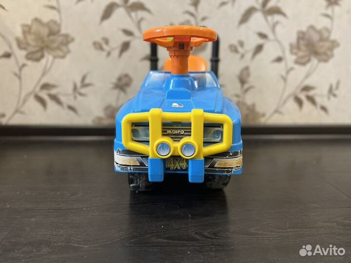 Машинка толокар