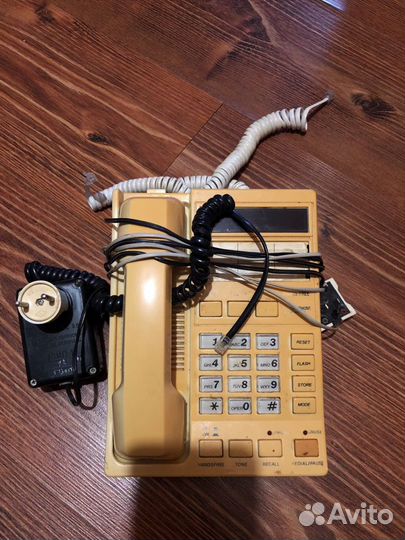 Телефон ретро