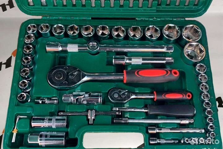 Набор инструментов усиленный в чемодане