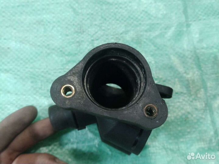 Фланец системы охлаждения Volkswagen Passat B5