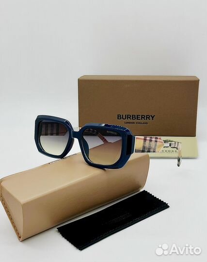 Солнцезащитные очки Burberry
