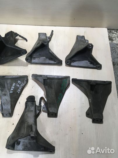 Кронштейн двигателя правый Ауди А4 Б5 8D0199308M