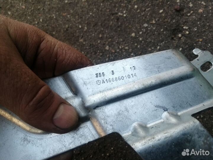 Кронштейн полки багажника Mercedes W166 GLE