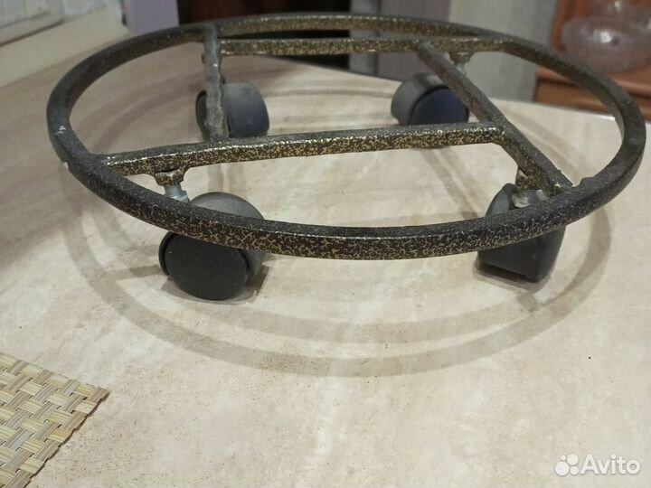 Напольная подставка для цветов