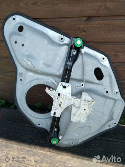 Стеклоподъёмник задний правый Фольксваген Гольф 6