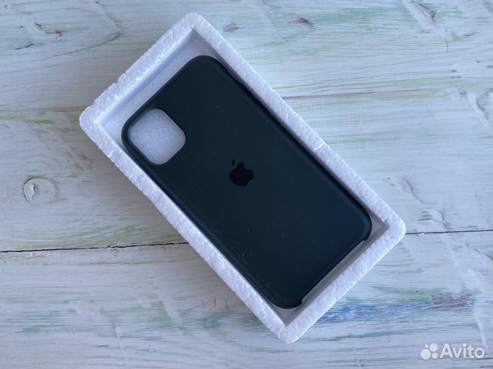 Чехол на iPhone 11
