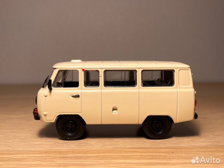 Модель УАЗ 452 В Буханка 1:43