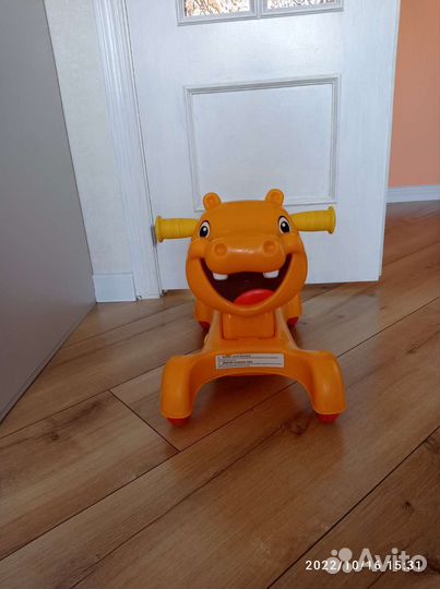 Игрушка бегемот каталка