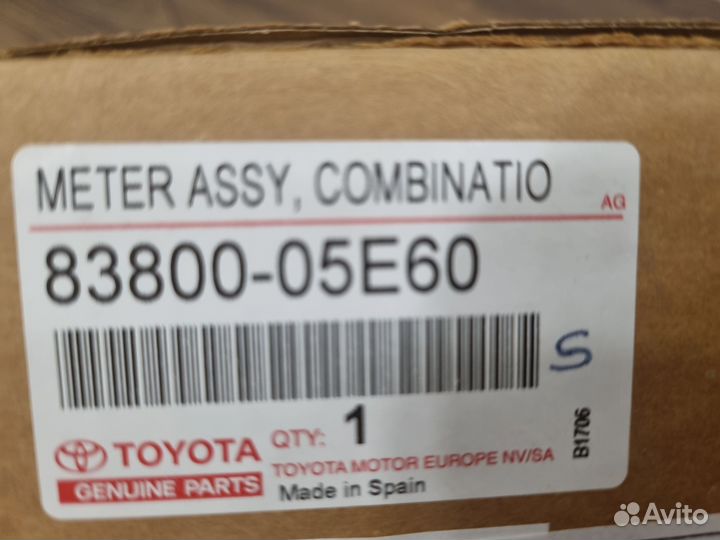 Щиток приборов Toyota Avensis 2