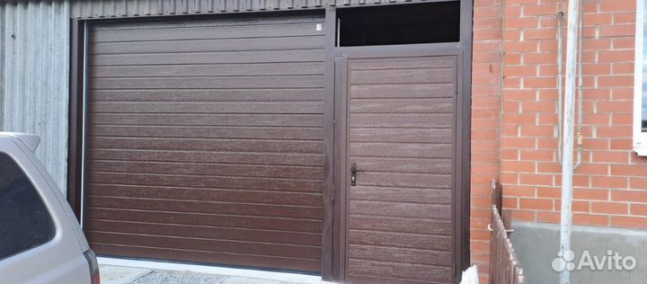 Секционные гаражные ворота Alutech